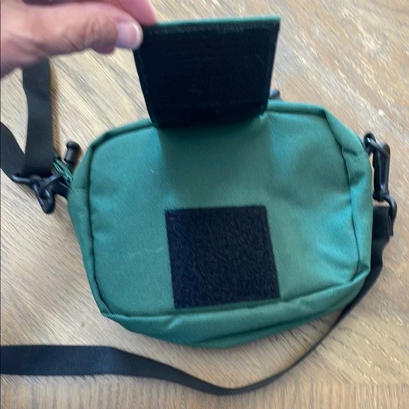 🆕❤️Green Crossbody Bag - Picture 4 of 6